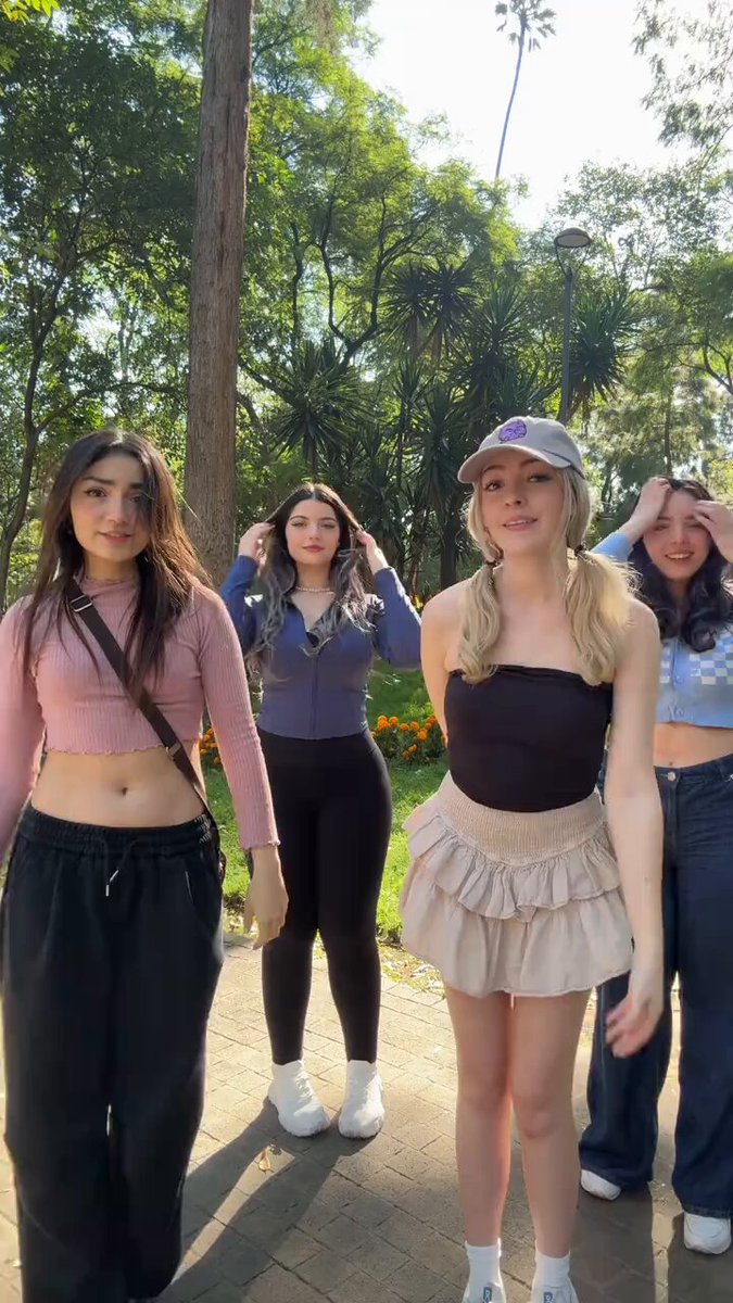 Nuevo tiktok de las chicas c:🩷