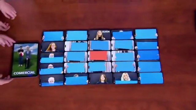 🔥 Celebrando nuestro programa 3.000, el equipo de ciencia hace una coreografía de móviles donde aparece todo el equipo de El Hormiguero 📲 ¡Gracias a Rossellimac por los 42 móviles y 5 tablets, y a ‘El Conejo de la Loles’ por poner la música! #PausiniEH