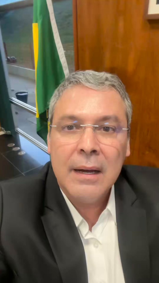 Alguma notícia do governador de São Paulo, Tarcísio de Freitas? Ou de algum dos outros que sonham com a Presidência? Sumiram. Porque nenhum deles tem o senso, a coragem e a altivez do presidente Lula pra defender o Brasil.