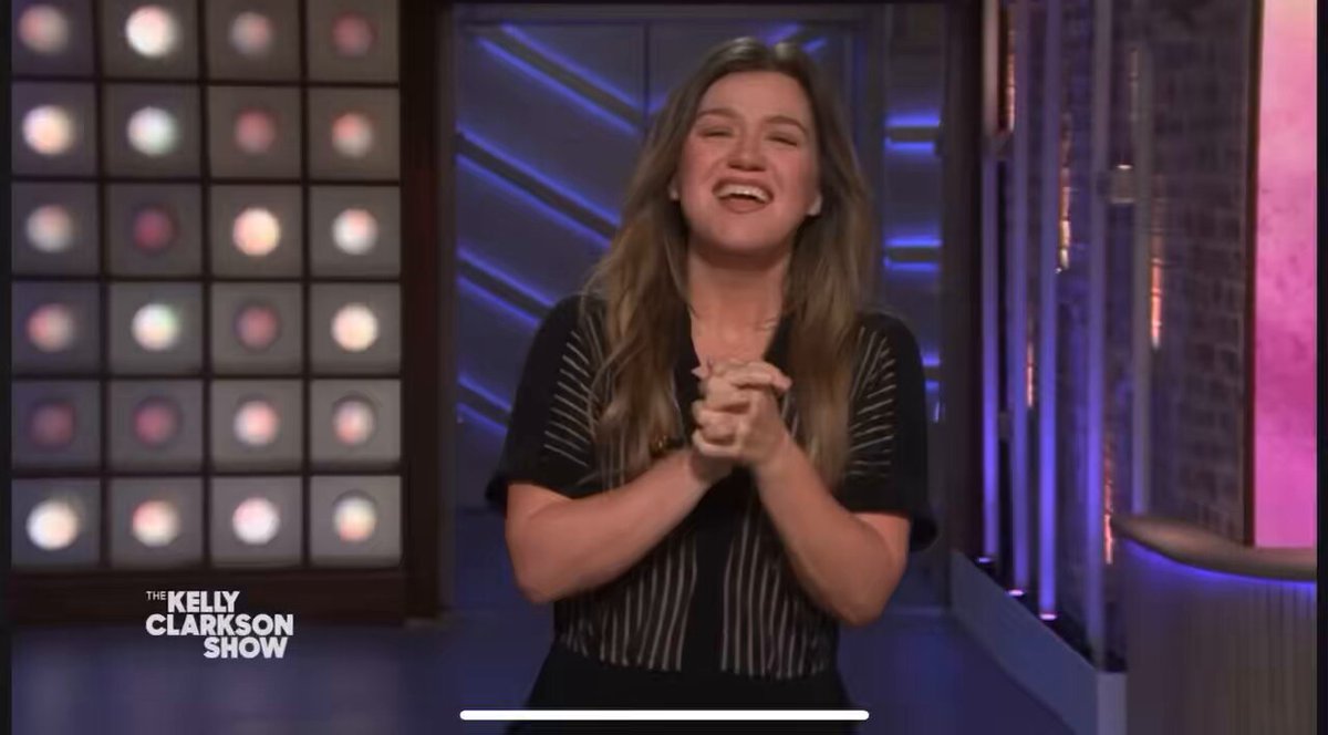 “Essa foi ‘Neve Be The Same’, de Camila Cabello, música do seu debut album, a qual atingiu 1 bilhão de streams nesse verão e eu amei cantar ela, mas é uma música de alcance alto, uau. Vai com tudo, Camila” — Kelly Clarkson 💖