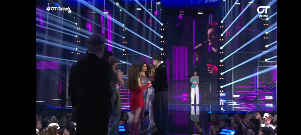 ella perdió a su gay, luego a su amiga y luego a su gay teatrero, es que no le dan descanso #otgala6