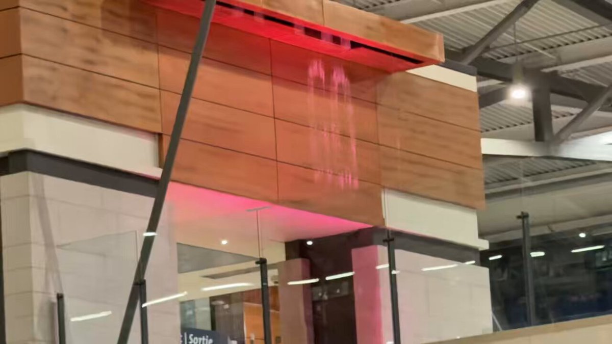 One of the rare times I’m glad my bags are taking a while to arrive on the carousel. Just noticed the water fountain at the Ottawa Airport. The water is spelling out: Go Blue Jays Go followed by a Canadian 🇨🇦 flag. So cool.