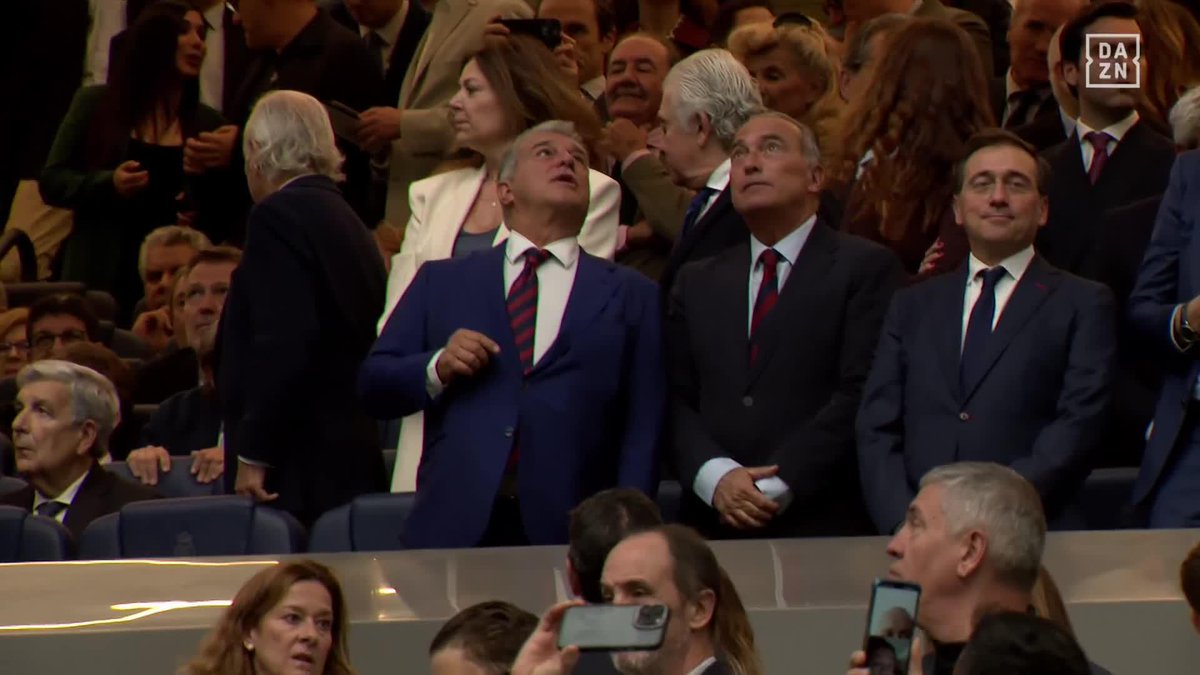 La reacción de Joan Laporta al techo cerrado del Santiago Bernabéu 👀 #PokerFC