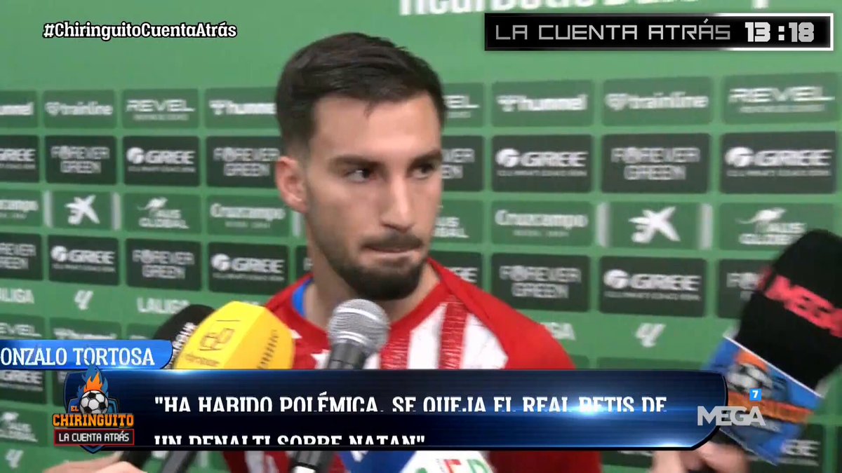 🤷‍♂️ "¿Penalti a Natan? Pueden protestar lo que quiera, pero si no lo ha pitado ni el VAR ni nada...". 🎙️ Álex Baena, en el micrófono de Gonzalo Tortosa tras la polémica en el Betis-Atleti. ¡Veeente ya a #ChiringuitoCuentaAtrás!