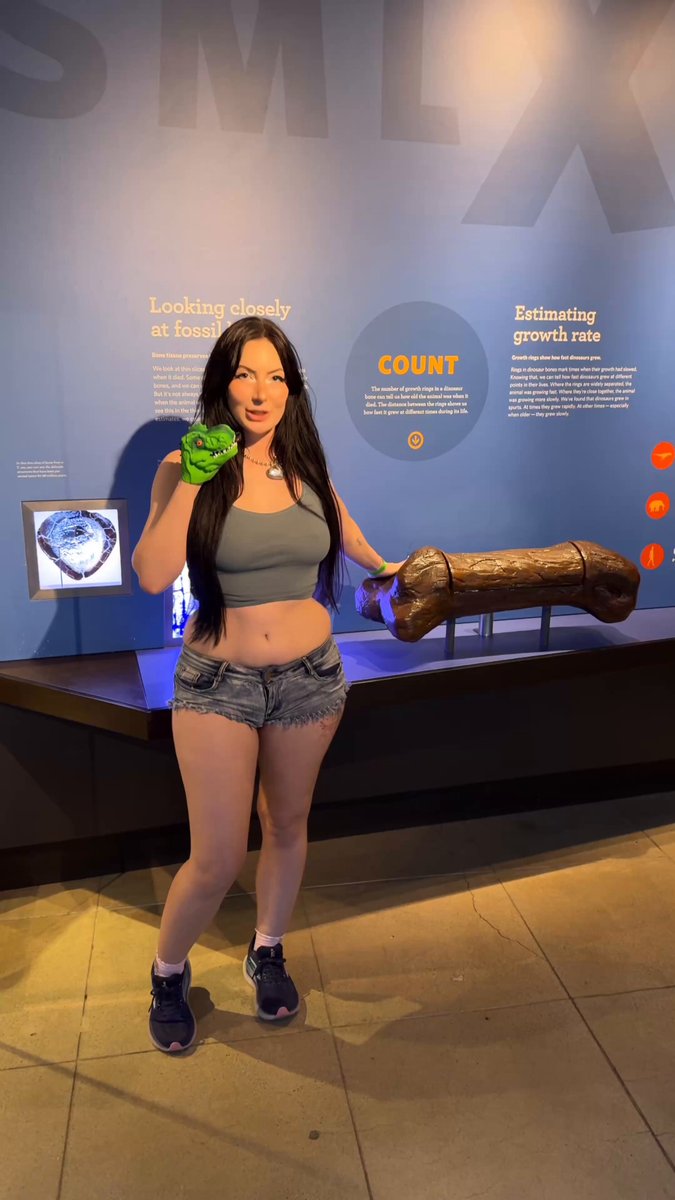 Bonnie Blue has nothing on this Paleontologist! I handle thousands of bones a day to identify dinosaurs 😘💕🦖