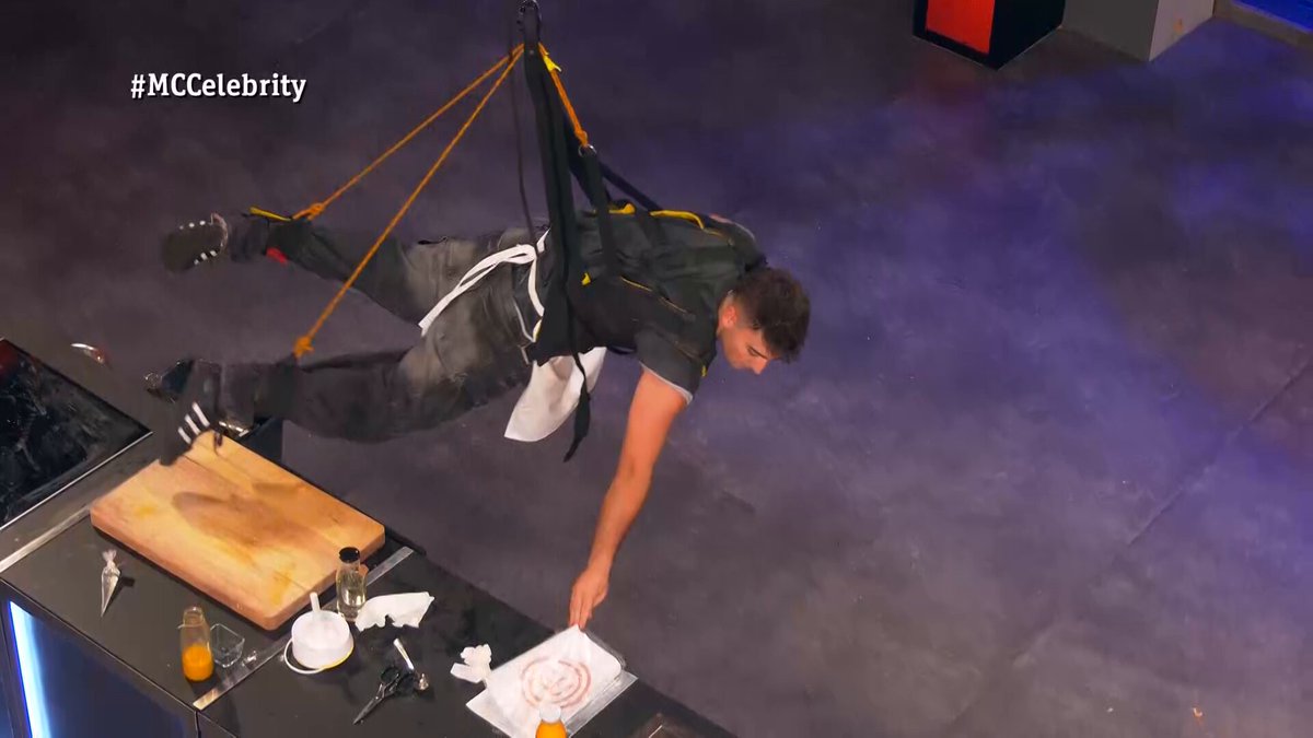 Se le da bien hasta volar #MCCelebrity