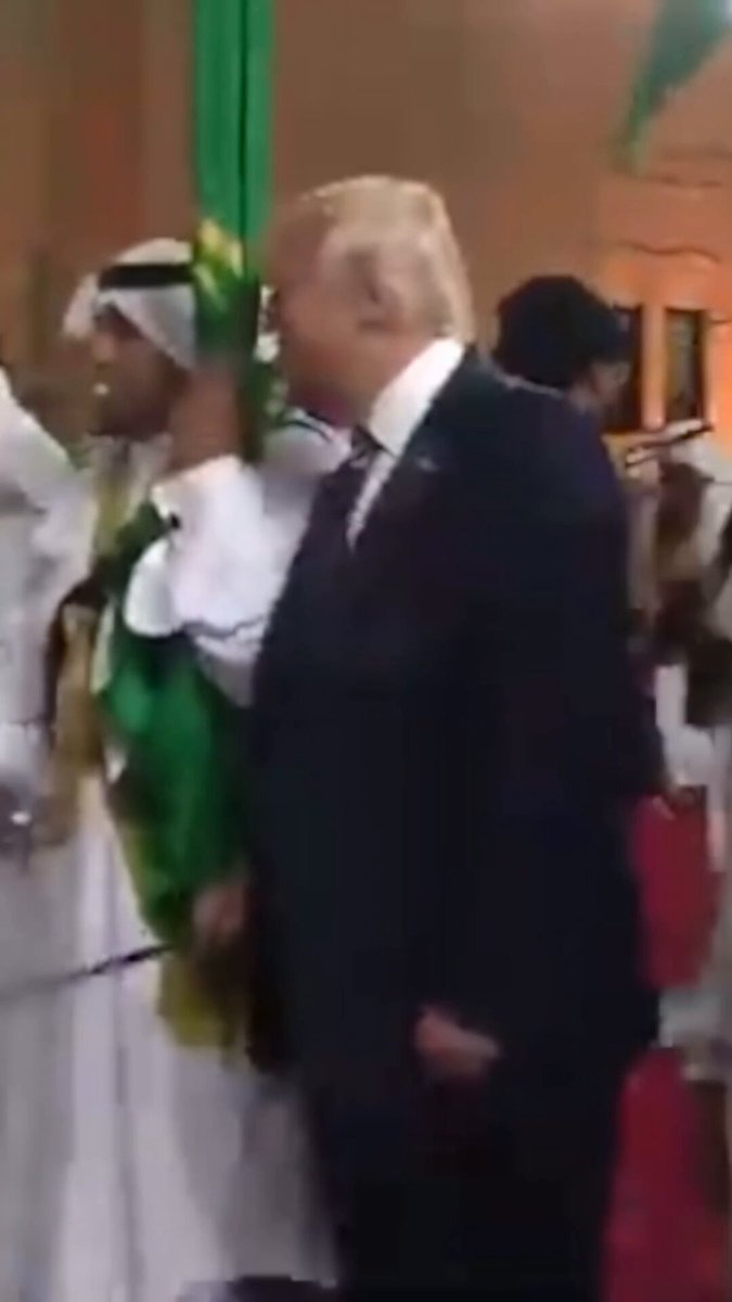 آل سعود يبايعون" الملك دونالد ترمب " على السمع والطاعة…