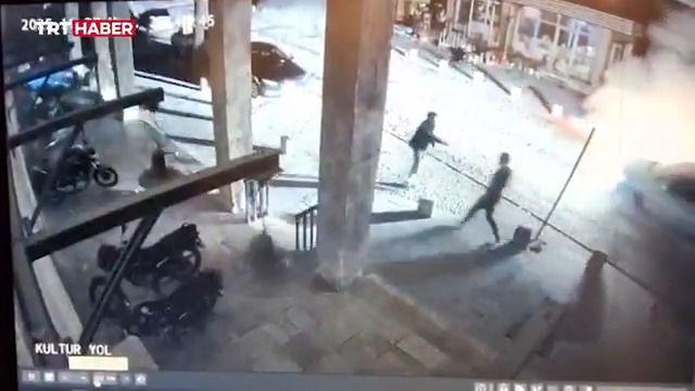 Balıkesir'de deprem anı ve sonrasında yaşananlar görüntülendi.