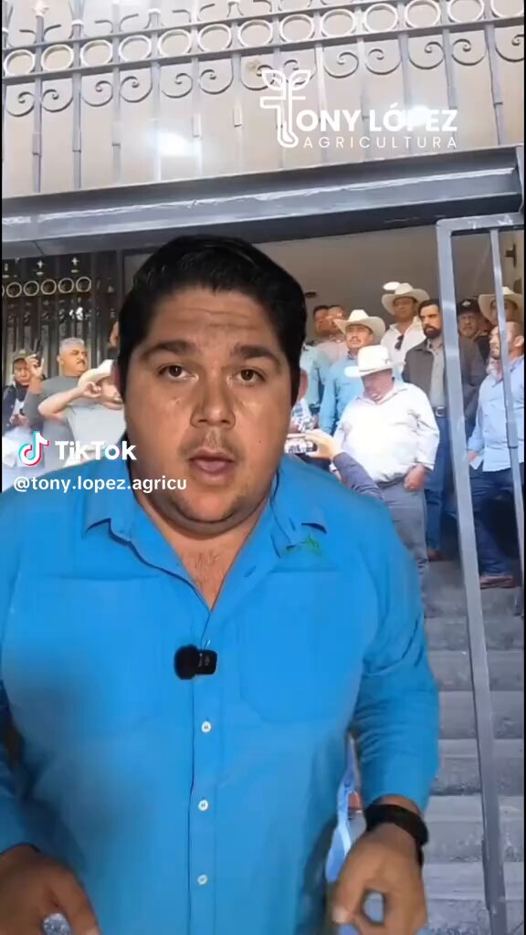 El gobierno decidió no escuchar a los campesinos. Si las carreteras siguen bloqueadas fue porque el gobierno de Claudia Sheinbaum le dió la espalda al campo mexicano. Sin el campo no hay país. Claudia Sheinbaum tienes atole en las venas o porqué eres tan inhumana!!! 🇲🇽Apoyamos al Campo!