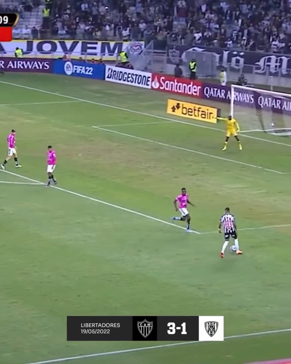 Lembro que saindo desse jogo, eu fui no banheiro e um torcedor gritou: "ESSE GOL DO SAVINHO ATÉ MINHA MÃE FAZIA". Ai um cara lá trás retrucou: "PORR#, SUA MÃE JOGAVA BOLA PARA CAR@LHO"