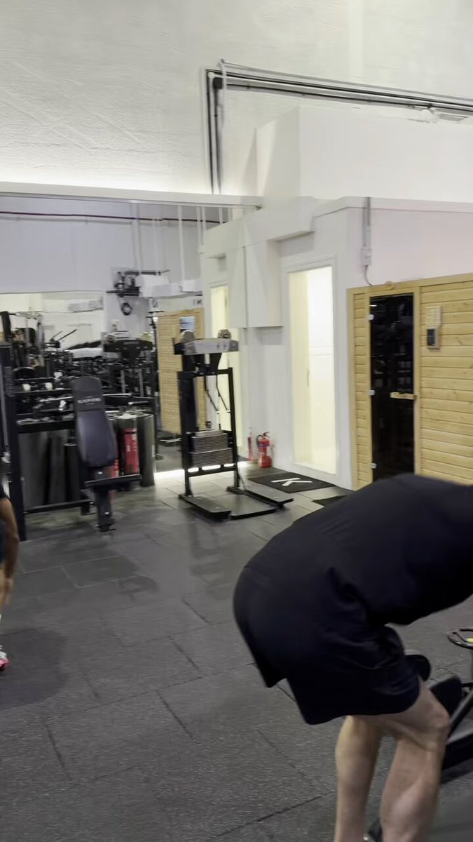 People ask how I train while traveling. Answer: I don’t miss. Movement is non-negotiable. Tonight Umar Kamani put us through a brutal circuit: sprints, ski-ergs, and core work. Already feeling it. Nothing beats training with my son and the boys. Appreciate you, Umar 🙏🏻 🙏🏻🙏🏻