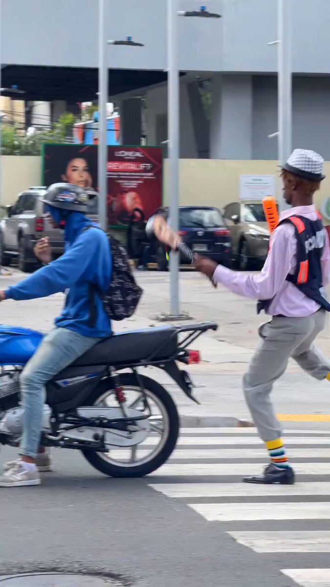 Is this the world’s best traffic officer?