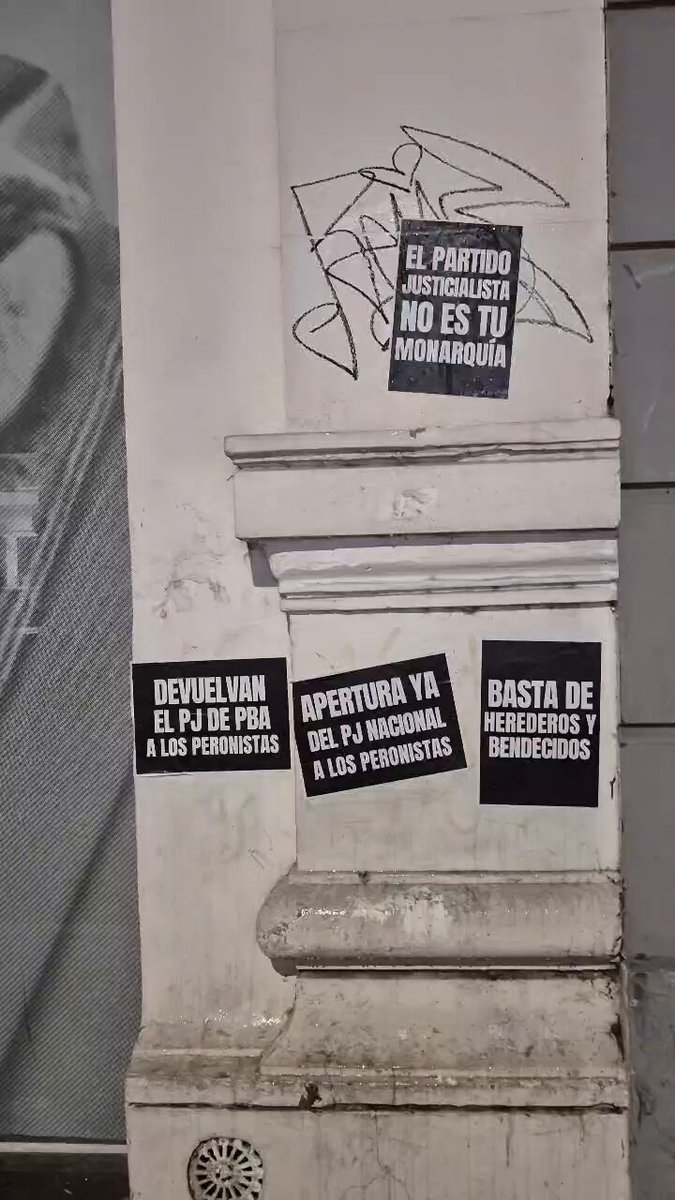 Che recién pase por la puerta del PJ Bonaerense y me encontré esto. Quien de ustedes fue?