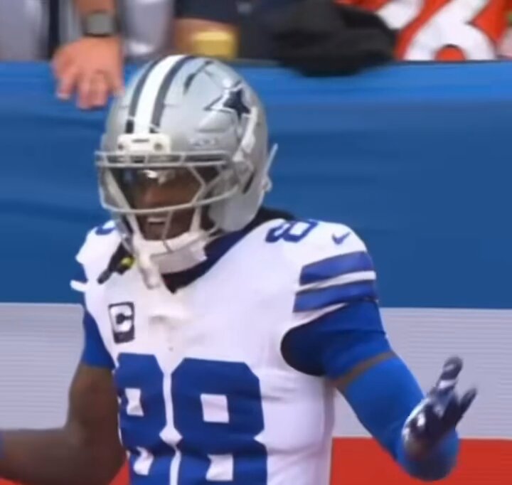 TRENDING: #Broncos superstar cornerback Patrick Surtain faced #Cowboys wide receivers CeeDee Lamb and George Pickens. 😱😱😱 What do you notice…?