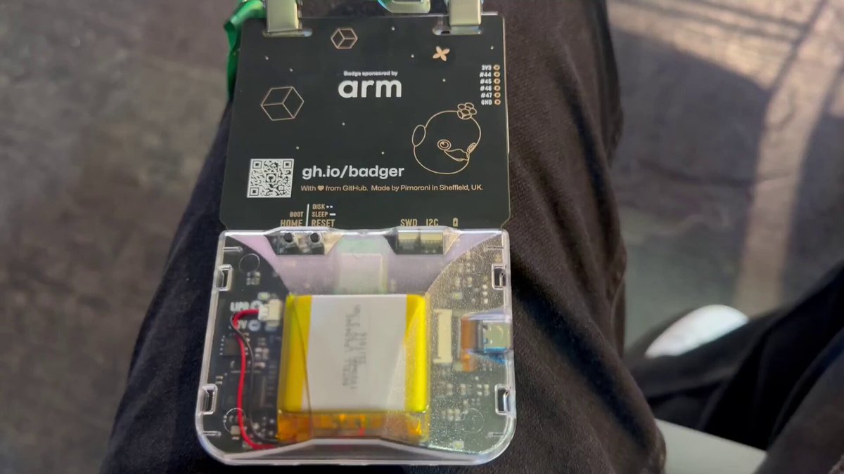 Github Universe 太壕了！参会牌是个带屏幕的树莓派！ 我之前参加 Vibe Friends 的 hackathon 参会牌是 Bonjour 的NFC 刷了之后还能跟参会的朋友加好友。Github 这个是真的把大会卷到了一个新的高度哈哈哈