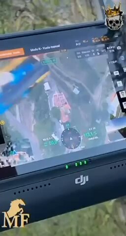 Video from Chapo Isidro (possibly El Musico) shows them dropping a bomb from a drone on the house of María Consuelo Loera Pérez, mother of El Chapo and grandmother of Los Chapitos (who passed away in 2023), in La Tuna, Sinaloa. Source: @aic_07