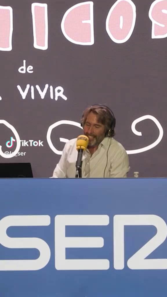 Muy bueno 😂 Dice @ignatiusfarray que si Yolanda Díaz tuvo un lapsus, la nueva estrategia de la izquierda se puede basar en un lapsus continuado. "Yolanda Díaz que aparezca con un fachaleco en el Congreso y que diga: 'todavía queda dictadura para rato...". SER A vivir 👇