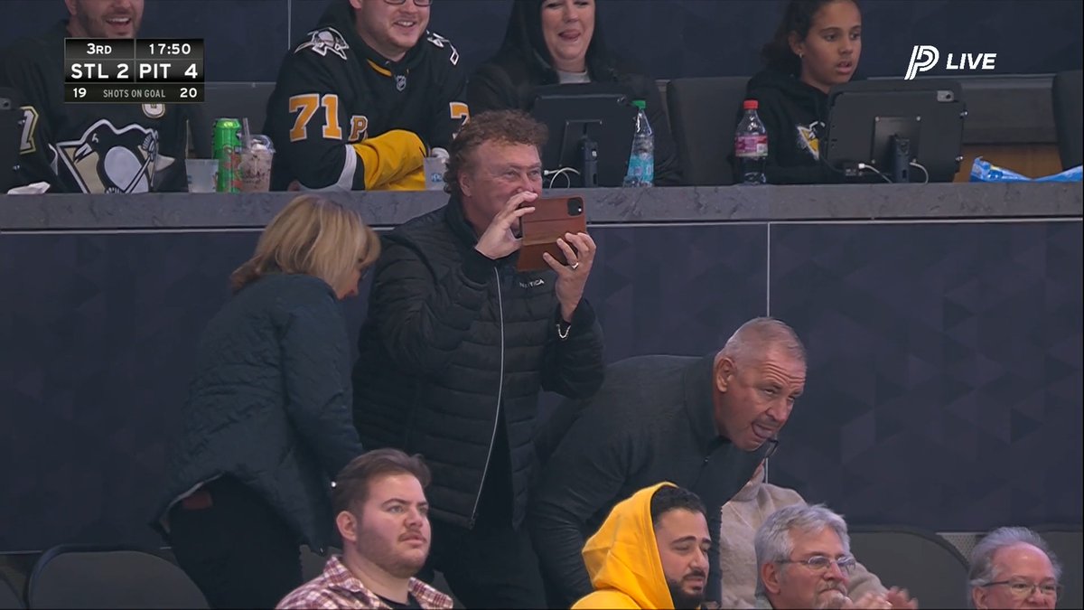 Crosby family on the scene for this historic moment 📸