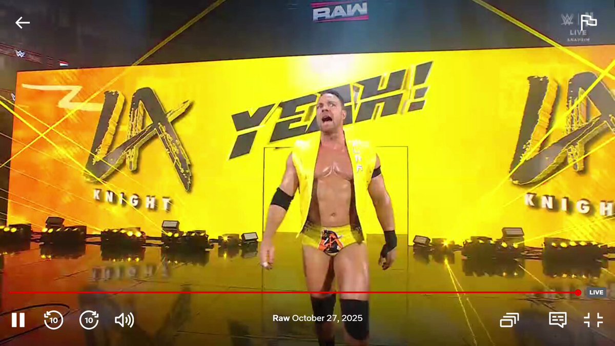 "We want LA Knight, not Jey Uso!" LA KNIGHT TOOK A FAN’S SIGN AND SHOWED IT TO THE CAMERA 😭 #WWERaw