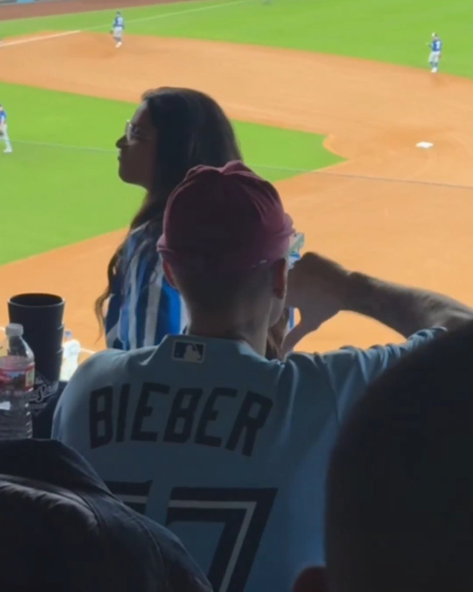 Justin Bieber's reaction to Shohei Ohtani's home run 👎😂