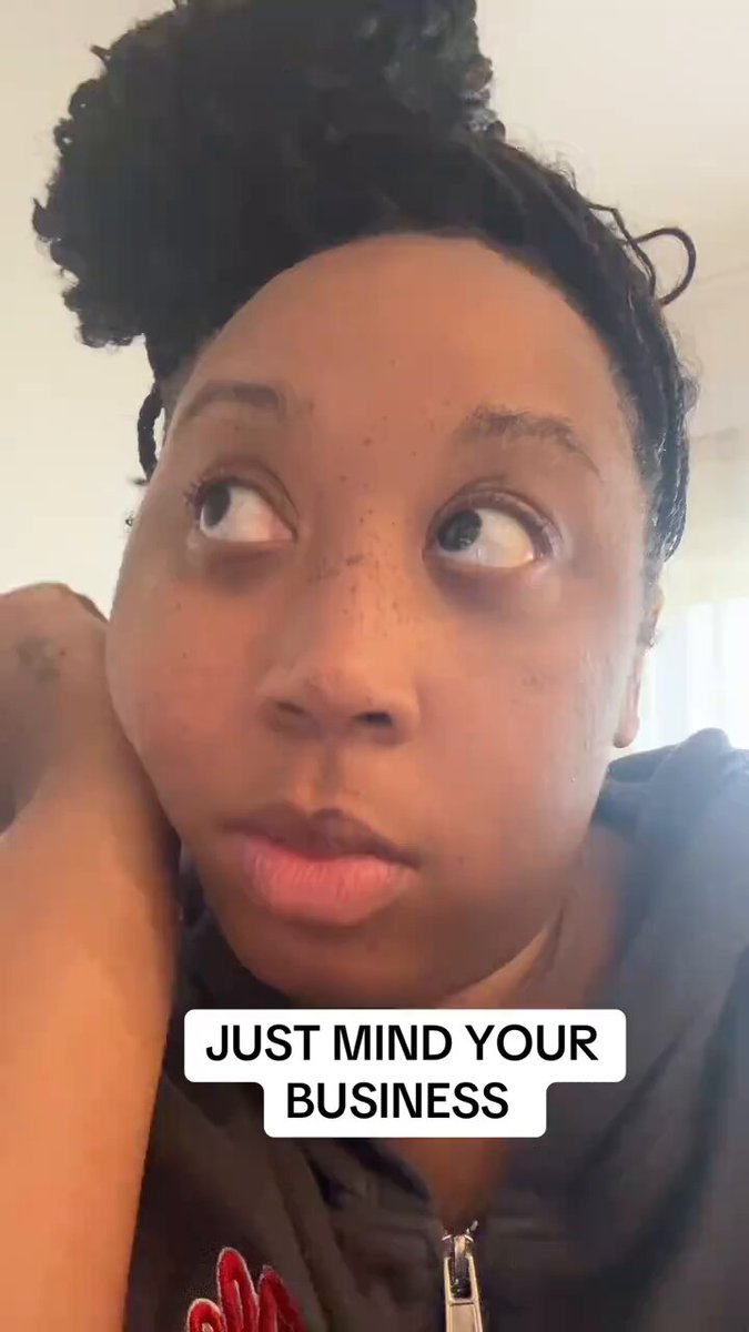 A woman is telling people that come November, they better “mind their business” when they see people with carts full of stolen products. She admits people like her sister steal, with or without food stamps. “She had food stamps.”