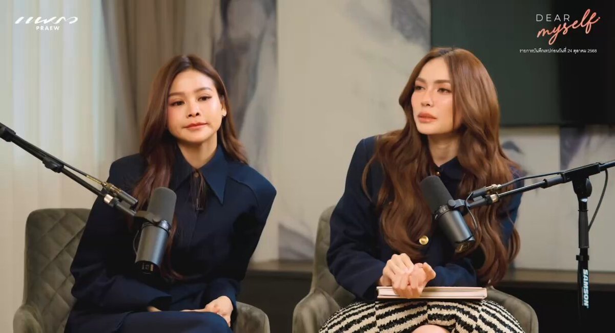 ชาล็อต : อ่อนแอในใจบ้างก็ได้ เพราะมุมอ่อนแอที่เค้าจะอ่อนแอคือแค่ที่บ้านเค้า พี่โจ : คนที่รู้เยอะที่สุดคือเกี๊ยวอะ ใช่ปะ อิงฟ้า : ตอนนี้ไม่น่าใช่แล้วค่ะ เกี๊ยวอยู่กับแม่นมแล้ว //ก็ตอนนี้มีเรื่องไม่สบาย พี่เค้าเปลี่ยนเป็นโทรหาคนข้างๆแทน 👉🏻👈🏻 #DearMyselfxEnglot #อิงล็อต #englot