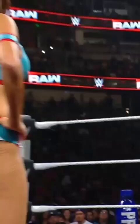 Those Nikki Bella milf cheeks looked so damn good on Raw tonight!