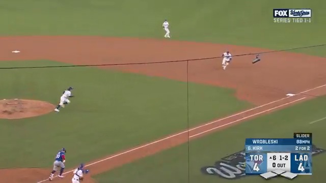 Freddie showing off the glove at 1st 👏