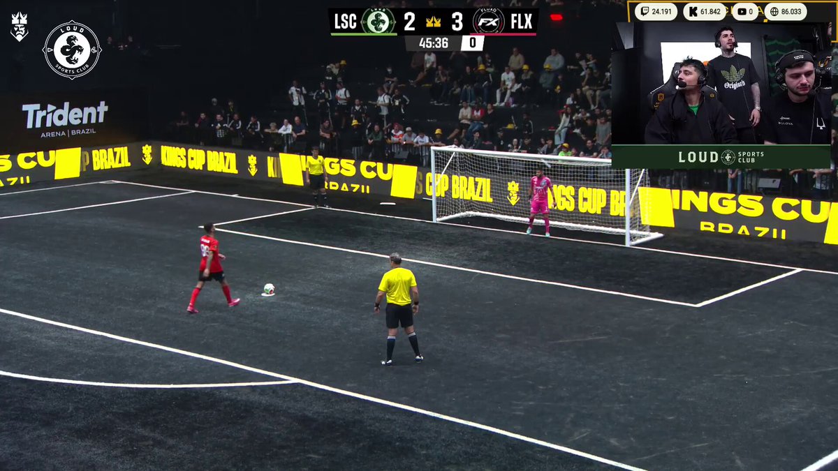 MEU AMIGO VOCÊ PODE NÃO GOSTAR DE KINGS LEAGUE MAS PRECISA SABER SOBRE A ATUAÇÃO DO GOLEIRO ESAU O Fluxo teve a chance de vencer o jogo no shootout: ELE PEGOU De novo: ELE PEGOU MAS DEU PENALTI ELE PEGOU O PENALTI LINDO A LOUD FEZ 3X3, E ADIVINHA...