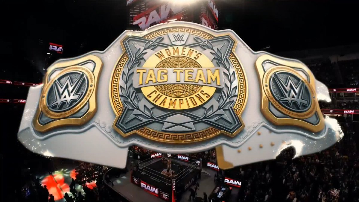 WHO WILL LEAVE RAW AS WOMEN'S TAG TEAM CHAMPIONS? BLISS & FLAIR defend against BAYLEY & VALKYRIA RIGHT NOW. 🔥