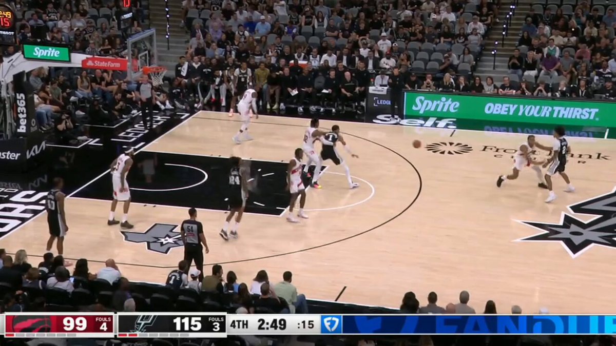 WEMBY WITH THE DR. J CRADLE LAYUP 🤯