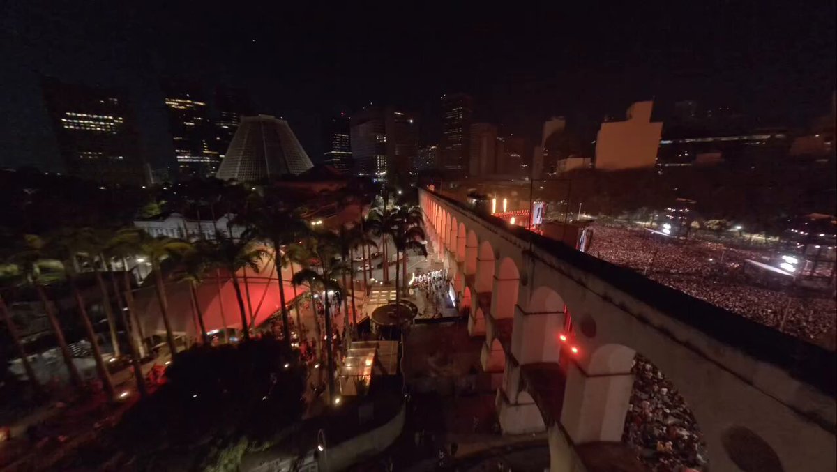 Rapaz, que vídeo aéreo espetacular do show do João Gomes na Lapa. O piloto do drone está de parabéns!