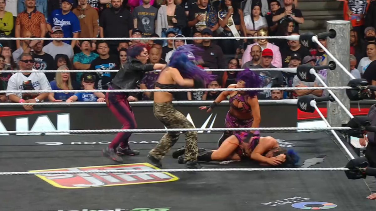 The Kabuki Warriors refuse to put their hands on Bayley 👀