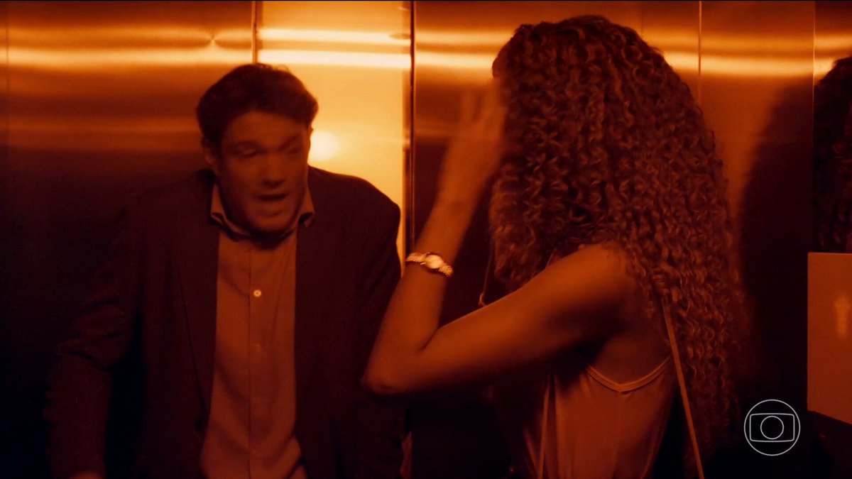 Pra quem possa interessar! Essa abordagem do Leonardo em #TrêsGraças com claustrofobia era o enredo do Tiago Roitman em #ValeTudo que foi totalmente ignorada por Manuela Dias e o personagem foi apagado da novela praticamente. AGUINALDO SILVA E O CÃO.