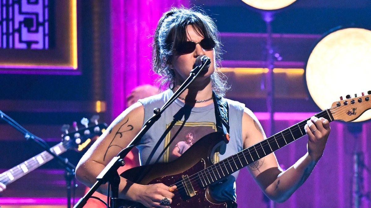 .@bigthief performs “Grandmother”! Watch the full performance ⬇️ #FallonTonight