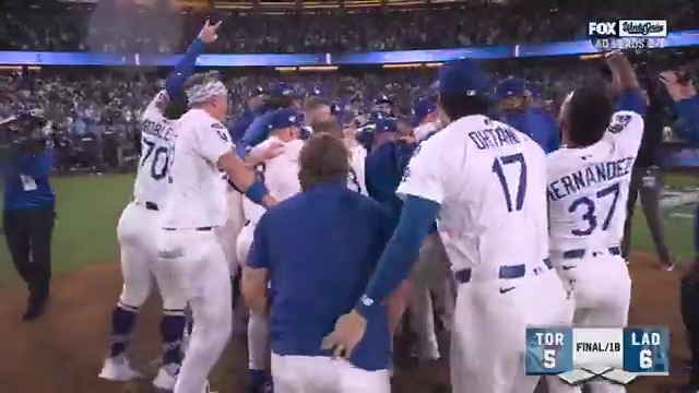 ドジャースがサヨナラ勝利! フリーマンがサヨナラホームラン🔥 山本由伸が19回のマウンドへ行く準備をする中、その前にフリーマンが試合を決める 延長18回、試合時間6時間39分はワールドシリーズ史上2番目 本当に両チームに拍手を送りたいです 🎥Los Angeles Dodgers
