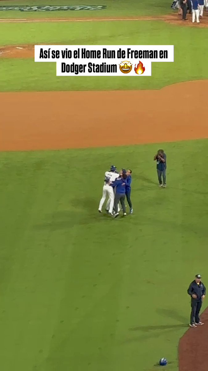 La gente se volvió loca y Ohtani fue a abrazar a Yamamoto 😅🙌.