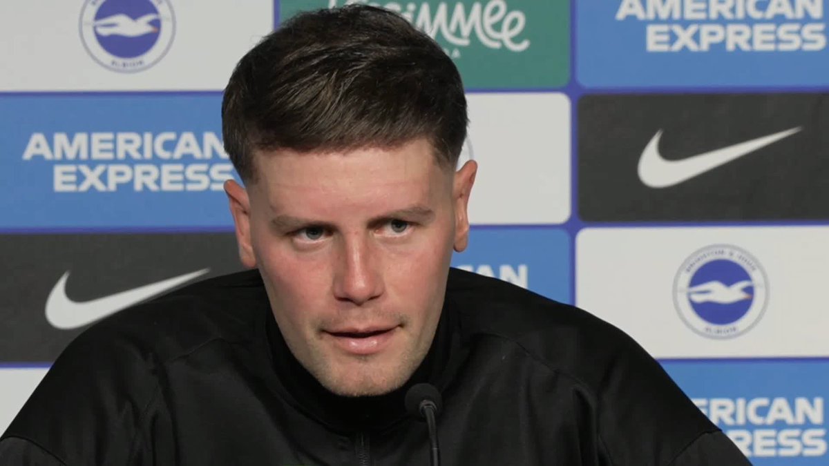 "They're doing well!" Does Brighton's Fabian Hurzeler consider tomorrow's Carabao Cup opponents Arsenal as favourites to win the Premier League? 🤔
