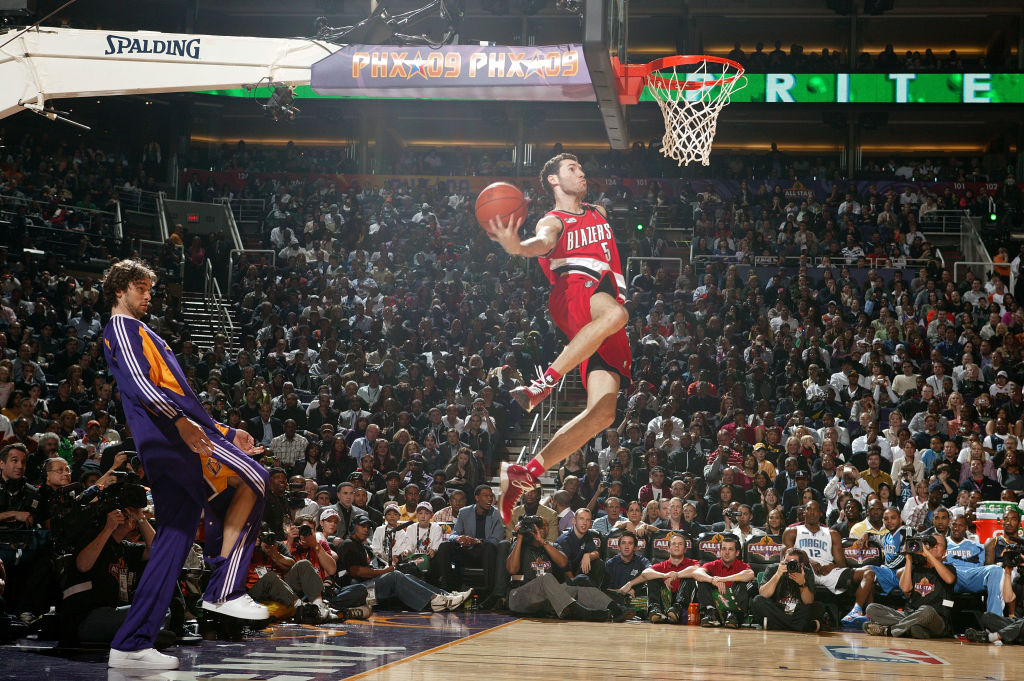 Hoy, 28 de octubre, día en el que se cumplen 17 años de su debut. Buena oportunidad para recordar la noche en la que todos volamos con Rudy Fernandez. ❤️‍🩹🇪🇸