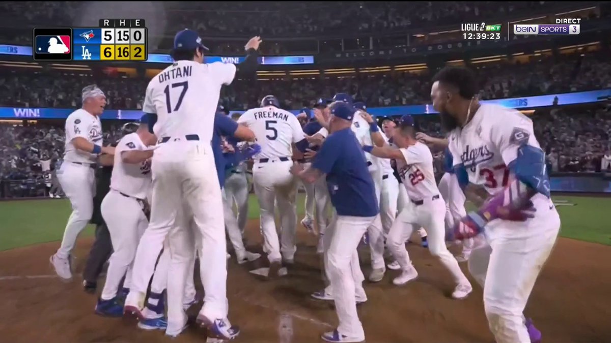 😱 INCROYABLE !!! ⚾🤯 Plus de 6h30 de match, un marathon de commentaires fous et la victoire au bout de 18 manches pour les Dodgers grâce à Freddie Freeman !! 💪 L.A. mène désormais 2-1 dans ces World Series 🔥 RDV cette nuit à 01h sur beIN SPORTS 3 pour le Game 4 ! #MLBExtra