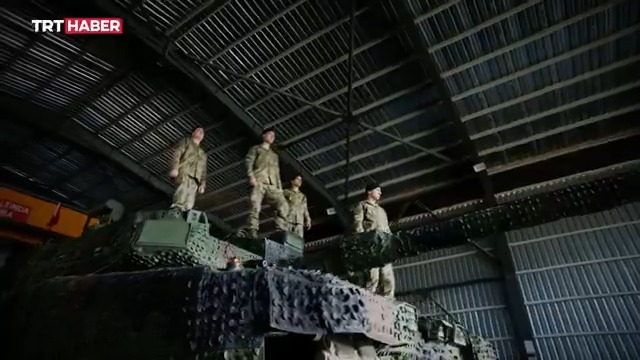 🔴 ALTAY Ana Muharebe Tankı teslimatı ile birlikte Türk Silahlı Kuvvetleri envanterine, yaklaşık yarım asrın ardından ilk kez sıfır üretim serisi bir modern tank girdi.