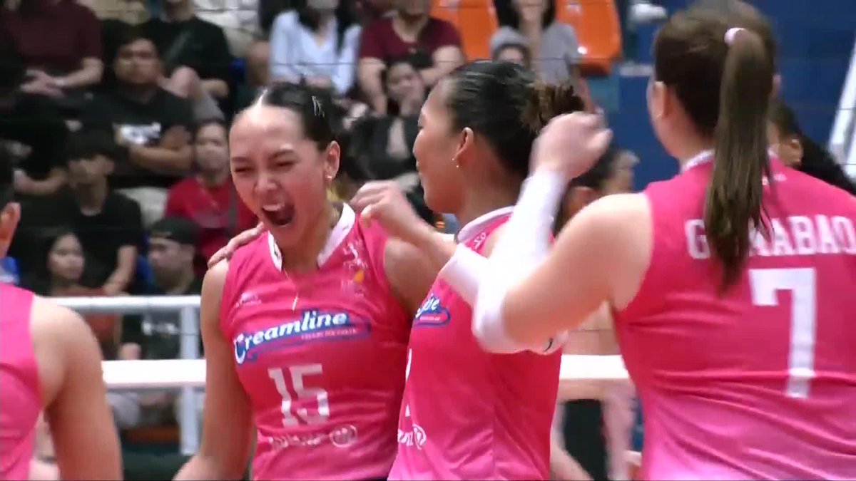 AYAN NA SI WONDER WOMAN 💪 Nica Celis gets into the action, delivering key plays for the Creamline Cool Smashers in the fourth set against the Chery Tiggo EV Crossovers in Pool B of the 2025 PVL Reinforced Conference. #PVL2025 #TheHeartofVolleyball