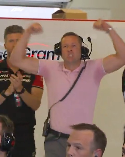 Ollie's father, David, enjoyed Sunday just as much as he did 🤩 #F1 #MexicoGP Ollie Bearman