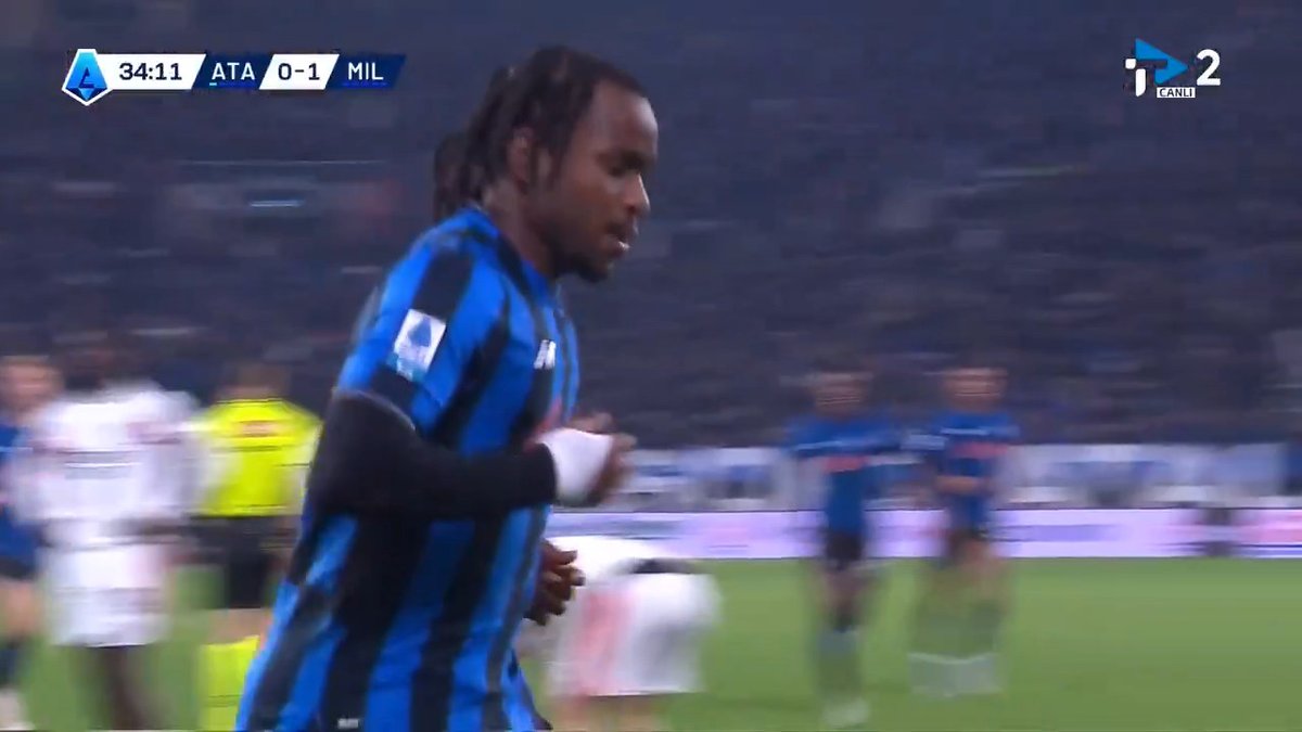 Ademola Lookman, çok sert.