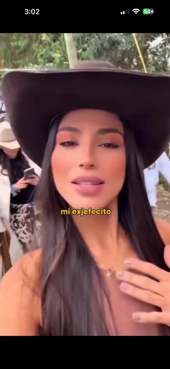 Jefecito Abelardo: “bala para Gustavo Petro…” La señorita Antioquia, Laura Gallego, no puede participar en el Reinado Nacional de Belleza. Sus videos hacen una clara apología a la violencia. Ha nacido la reina de la bala.