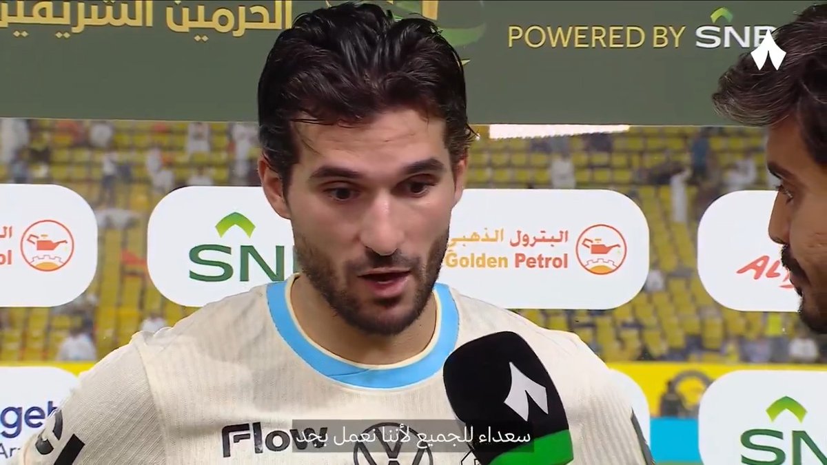 «نحن سعداء جدًا من أجل الفريق والجمهور، ونعلم أن بدايتنا للموسم لم تكن متوقعة، لكننا فريق بطل ولا نستسلم.» حسام عوار، لاعب الاتحاد، مع مراسل «ثمانية» مساعد المحمود 🎤 #النصر_الاتحاد | #أغلى_الكؤوس