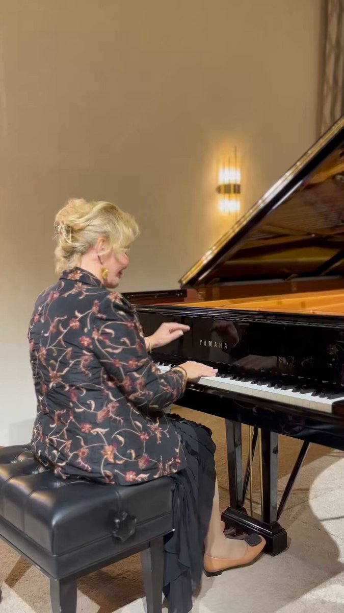 29 Ekim Cumhuriyet Bayramımız kutlu olsun.. Mozart Türk Marşı ile..
