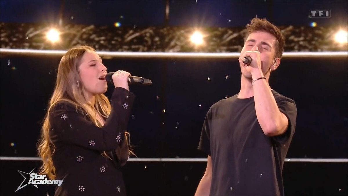 Vendredi, un élève chantera « Vivo per lei (Je vis pour elle) » avec Kendji Girac aux NRJ Music Awards. En 2023, ce sont Julien Lieb et Hélèna qui ont interprété ce titre lors d’un prime. #StarAcademy #StarAcademyLeLive #JulienLieb #Hélèna