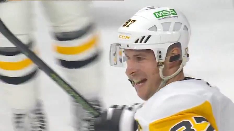 Sidney Crosby scoring against the Flyers, a tale as old as time ☺️ His 57 goals and 135 points are the most in NHL history versus Philadelphia.