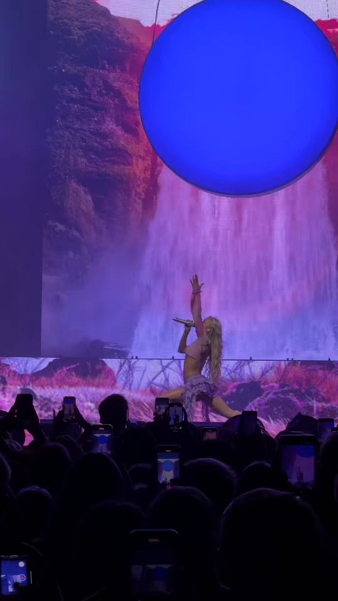 Zara Larsson performing “Love Me Land” on the opening night of the Midnight Sun Tour, the first time since Rock in Rio 2024.